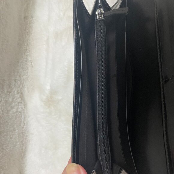FENDI Black Leather Wallet w/Embossed Logo on Outside - Picture 6 of 16